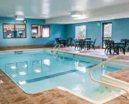 Quality Inn & Suites South Bend Airport Các khách sạn ở Xã Warren