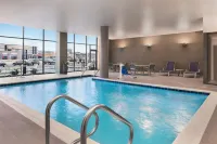 Hilton Garden Inn Milwaukee Brookfield Conference Center - Pools
