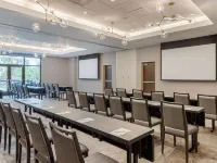 DoubleTree by Hilton Charleston Riverview Hotels near Harmon Field