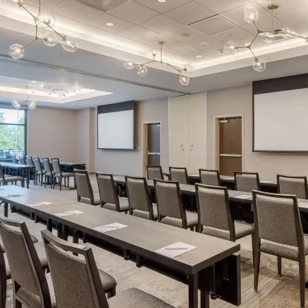 DoubleTree by Hilton Charleston Riverview