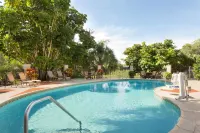 The Palms Inn & Suites Miami, Kendall, FL Hotels in Three Lakes