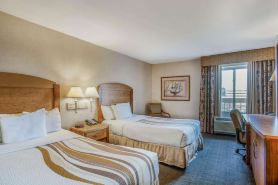 La Quinta Inn & Suites by Wyndham Islip - MacArthur Airport