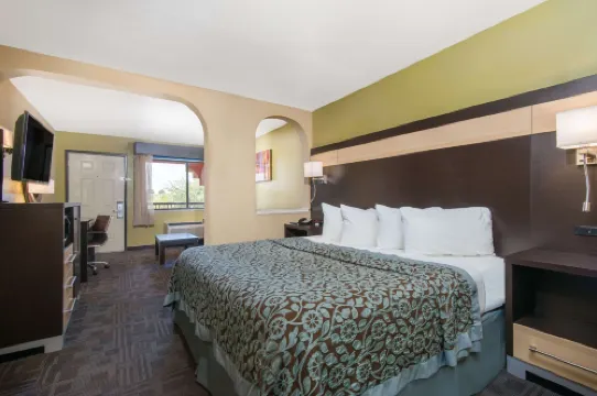 Days Inn by Wyndham Carlsbad