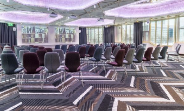 1. 힐튼 헬싱키 스..