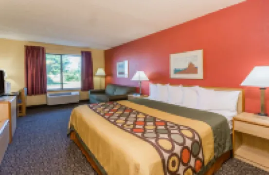 Super 8 by Wyndham Appleton Hotel di 