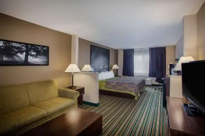 Super 8 by Wyndham Union Hotels near Central Methodist University - Union
