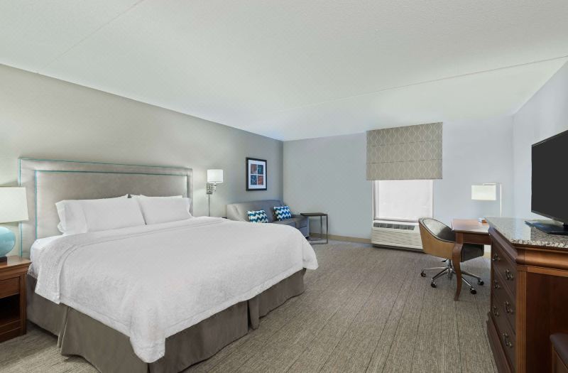 Hampton Inn Hartford-Airport