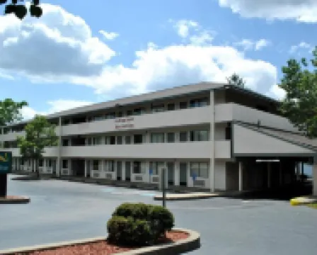 Quality Inn & Suites Gibsonia - Pittsburgh North
