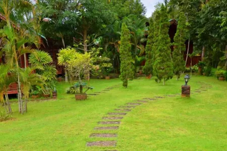 ChiangsanGoldenland Resort 1 Отели рядом с достопримечательностью «Golden Triangle Park Hall of Opium»