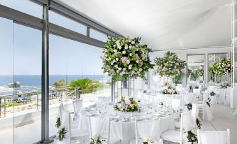 Twelve Apostles Hotel & Spa