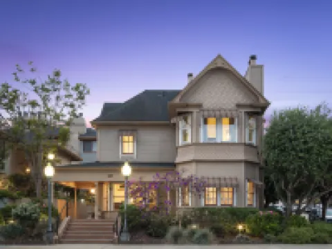 Victorian Inn Hotels near Monterey Bay Aquarium