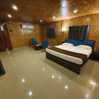 Whispering Woods Resort-Lonavala Các khách sạn gần Hang Karla