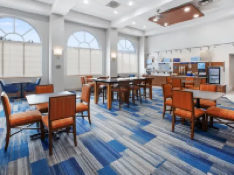 Holiday Inn Express & Suites WARRENTON by IHG Hotels in Fauquier County