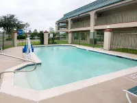 Rodeway Inn & Suites Hwy 290 NW Các khách sạn gần Nhà máy bia Karbach Brewing