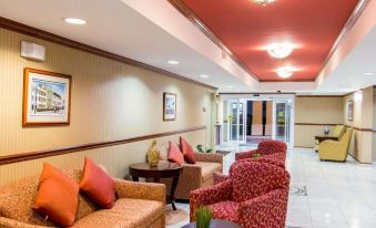 Comfort Inn & Suites Airport Convention Center