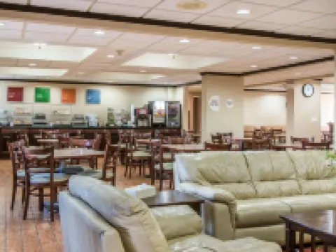 Comfort Inn Near Greenfield Village Hotels in Dearborn