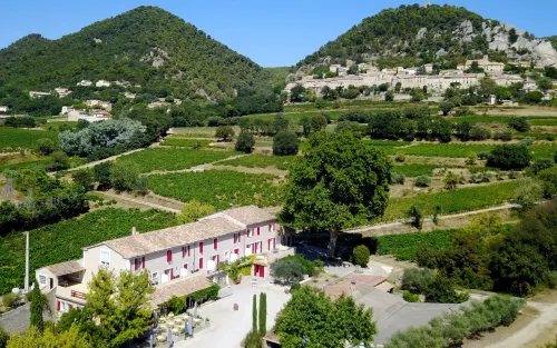 Hôtellerie du Domaine de Cabasse Hôtels à : Tulette