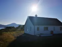 An Caladh Hotels near St. Columba's Isle