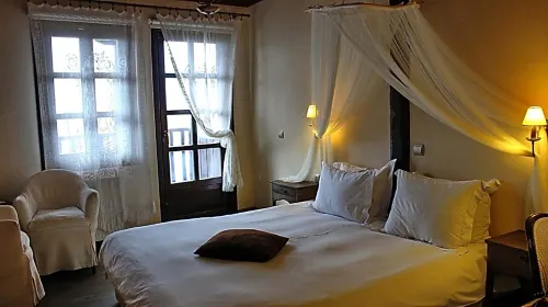 Varosi 4 Seasons Hotels in Naousa