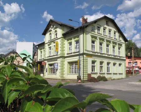 Base Camp 3 尼斯河畔亞布洛內茨酒店