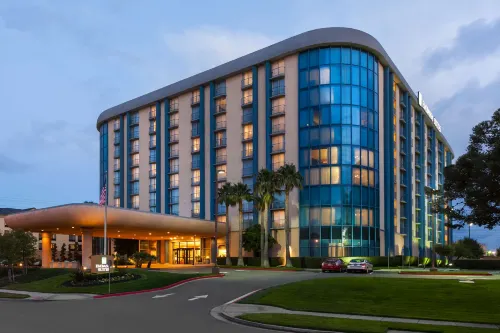 Embassy Suites by Hilton San Francisco Airport Oyster Point - Parkplatz