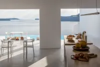 Saint Legendary Suites and Spa Santorini Hotels in Finikia