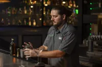 Holiday Inn WILMINGTON by IHG - bar