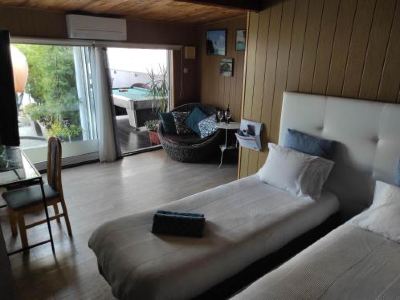 Room Near the Airport
