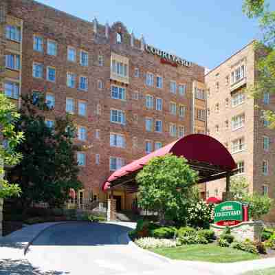 Courtyard Kansas City Country Club Plaza Hotel Exterior