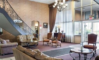 Econo Lodge Inn & Suites Triadelphia - Wheeling