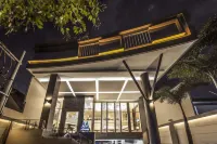 M Premiere Hotel Hotels near Taman Lansia