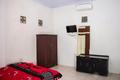 Samar Wulu Guest House Syariah Mitra RedDoorz near Ketapang Hotel dekat Pantai Pulau Tabuhan
