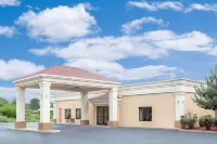 Super 8 by Wyndham Danville Hotels in Valley Township