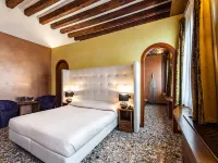 Abbazia de Luxe Các khách sạn gần Phòng trưng bày nghệ thuật A Plus A Gallery