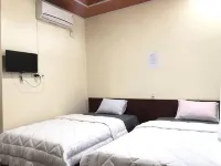 Penginapan Intan Bandara Hotels in Katapiang