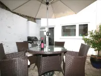 Full Deck Hotels in Dartmouth