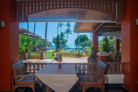 Aloha Resort Отели рядом с достопримечательностью «Wat Sila Ngu Temple»