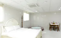 Seongju Suryun Baekun Hotel Các khách sạn gần Deoseuta