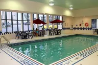 Comfort Inn Fallsview - Pools
