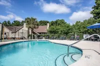 Suburban Studios Columbia - Harbison Hotels in Seven Oaks