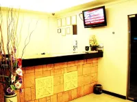 Adel Hotel - Parkplatz