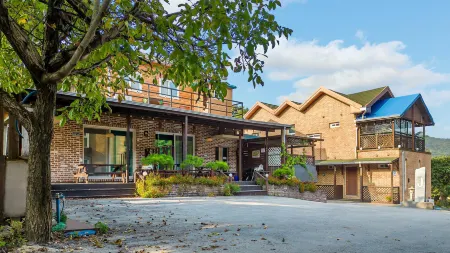 Namyangju Haimom Family Pension Black Отели в г. Намъянджу