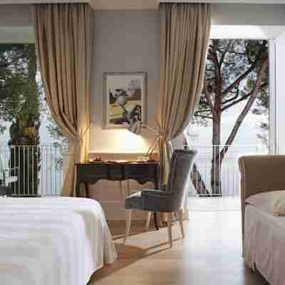 Hotel Riviera & Maximilian's Rooms