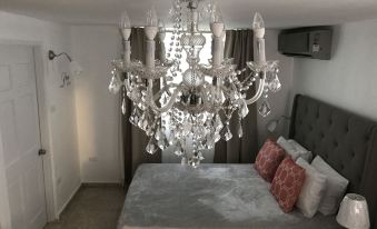 Chandelier 102