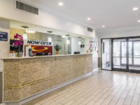 Econo Lodge Hotels in Darien