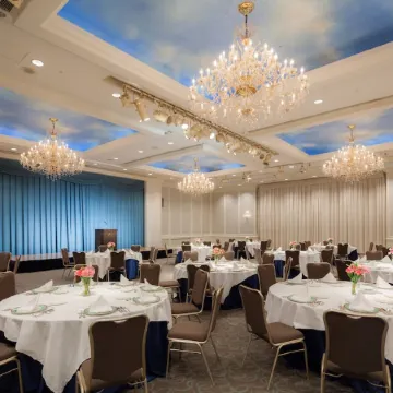 ANA Crowne Plaza MATSUYAMA by IHG Отели рядом с достопримечательностью «Храм Исите-дзи»