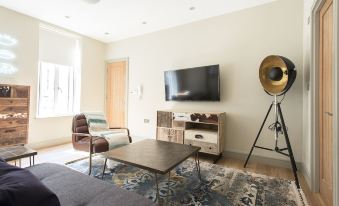 The Mayfair Parade - Trendy 1Bdr Pied-a-Terre in Central London