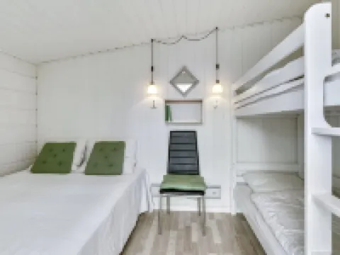 "Alvina" - 25m from the Sea