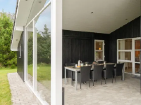 "Frida" - 700m from the Sea