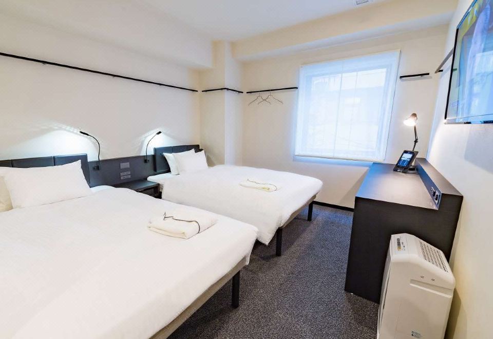 호텔 수이 칸다의 세련된 객실 인테리어